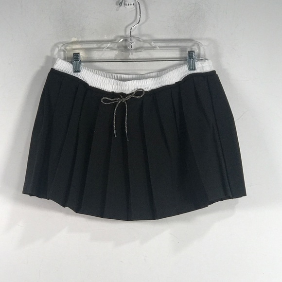 OAK + FORT Dresses & Skirts - Oak And Fort Pleated Mini Skirt, Women's Size M - Black